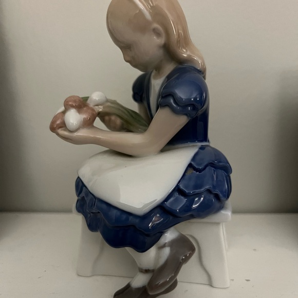 Bing andGrondahl Idas Flowers figurine older three tower mark Demark 1950 - Picture 3 of 11